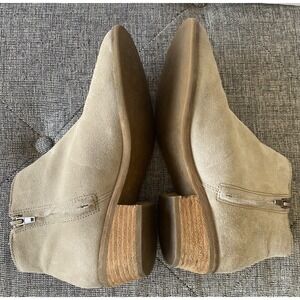 FRYE Size 7.5.JUDITH Beige Suede Double Zip Ankle Boots